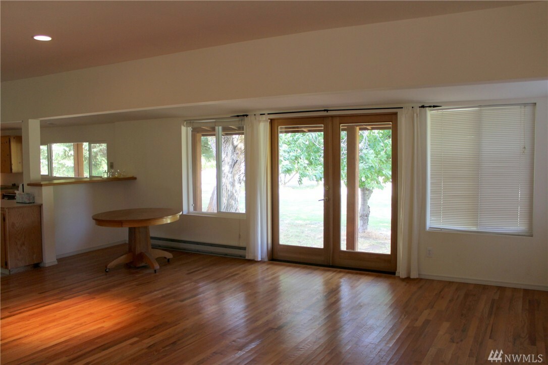 Property Photo: 15450 N Thorp Hwy WA 98946