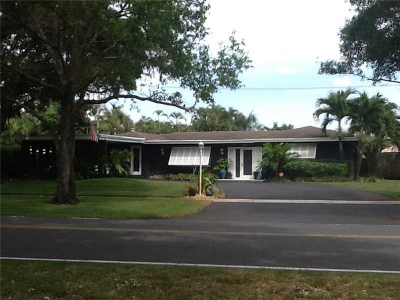 Property Photo: 232 S Fig Tree Ln FL 33317