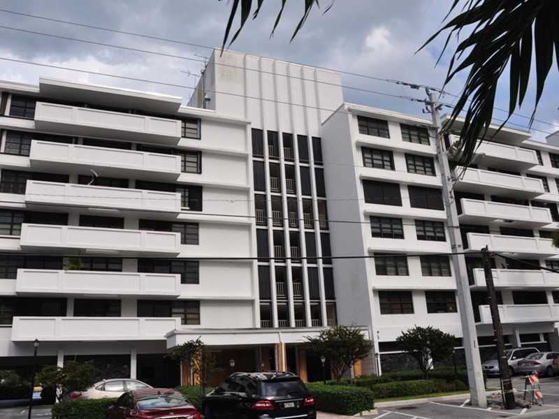 Property Photo:  10101 E Bay Harbor Dr 209  FL 33154 