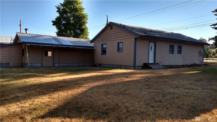 Property Photo:  118 N West Ave  WA 98223 