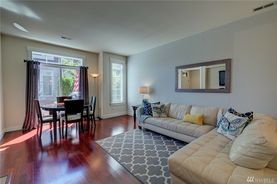 Property Photo:  13914 North Pointe Cir E  WA 98012 
