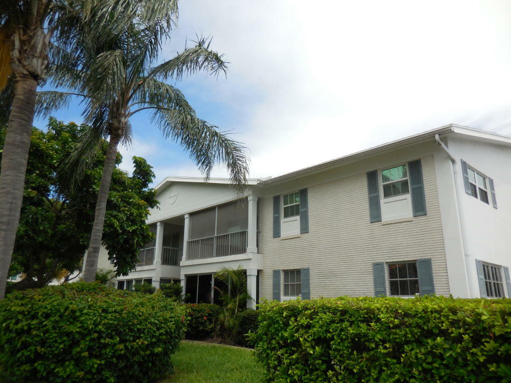 Property Photo:  301 Venetian Drive 15  FL 33483 