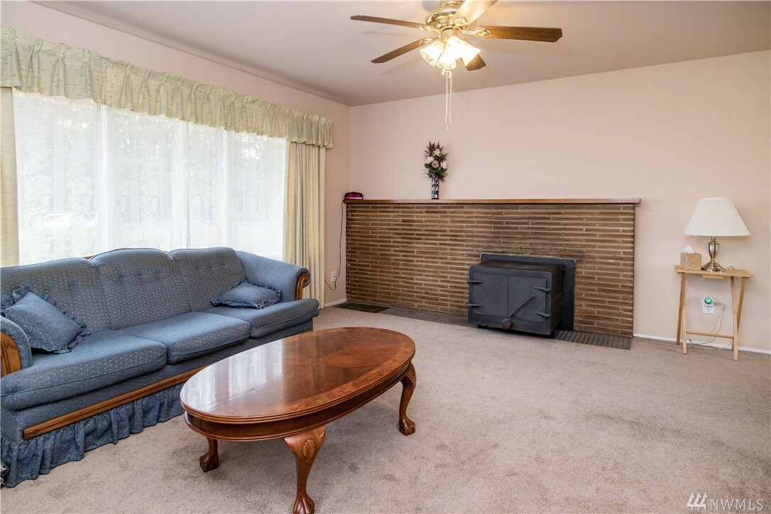 Property Photo: 804 5th Ave SE WA 98372
