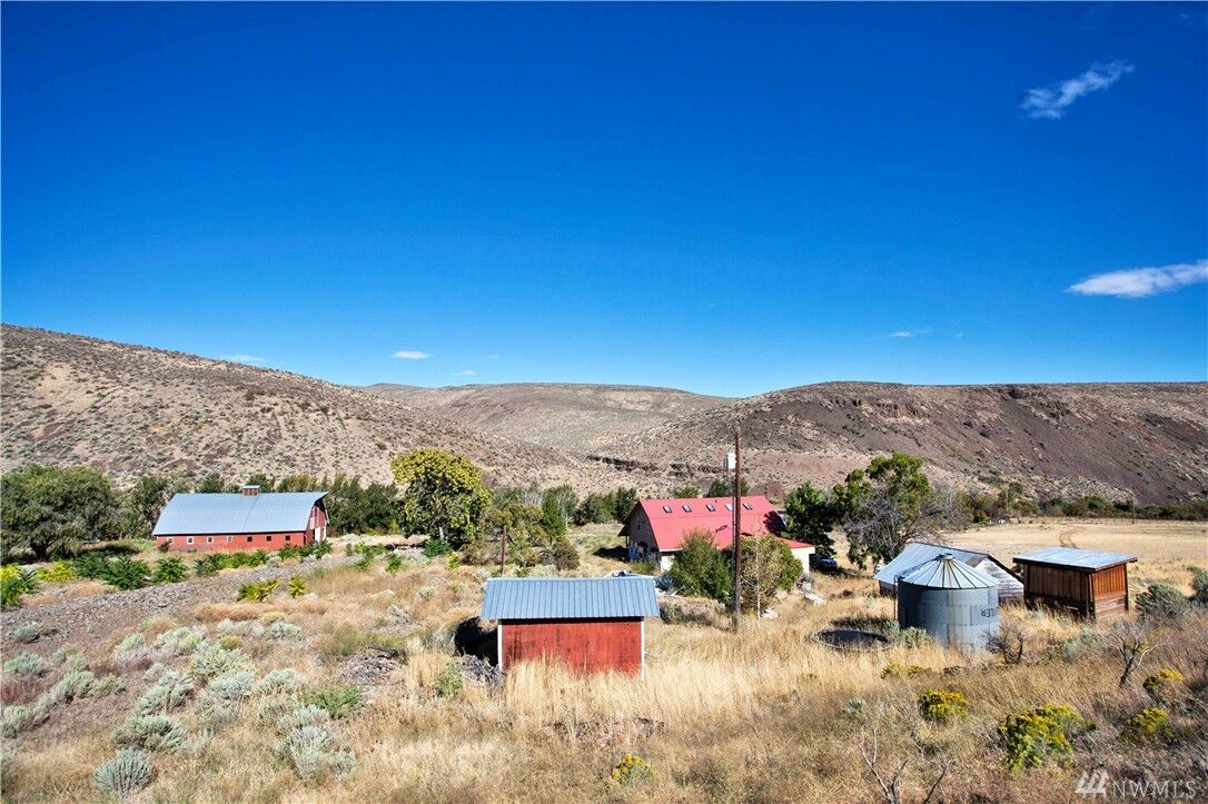 Property Photo:  7655 Colockum Rd  WA 98828