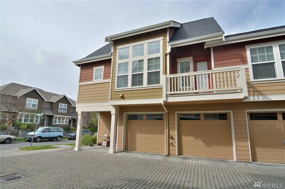 Property Photo:  3002 SW Cycle Ct  WA 98126 