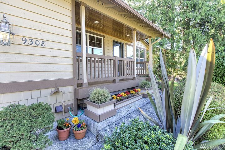 Property Photo:  9308 7th Place SE  WA 98258 