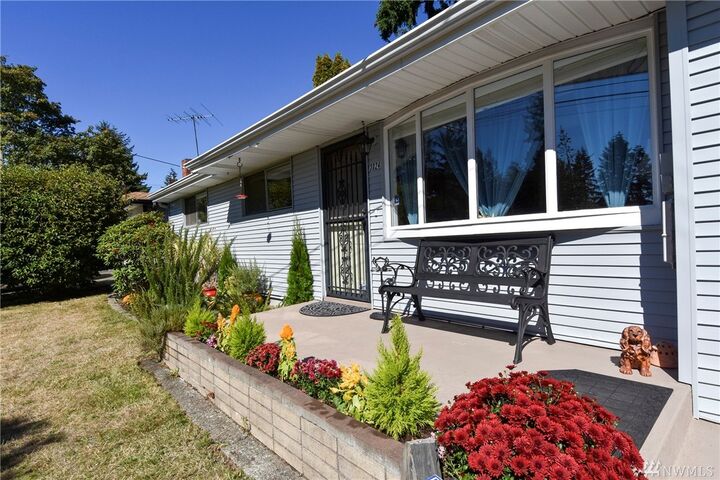 Property Photo: 3024 NE 133rd St WA 98125