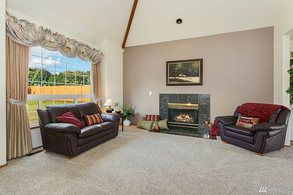 Property Photo: 15621 Broadway Ave WA 98296