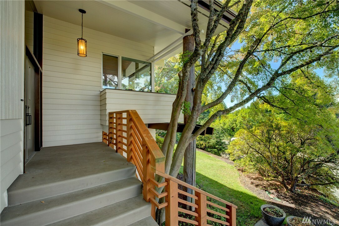 Property Photo:  2404 88th Ave NE  WA 98004 