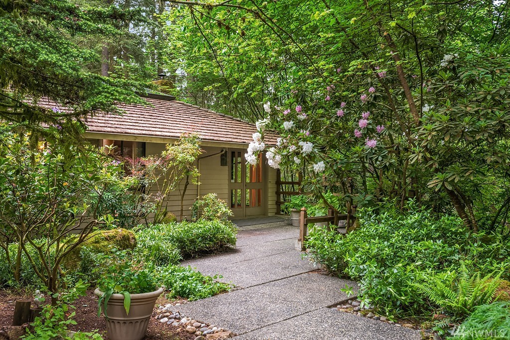 Property Photo: 13716 NE 28th St WA 98005