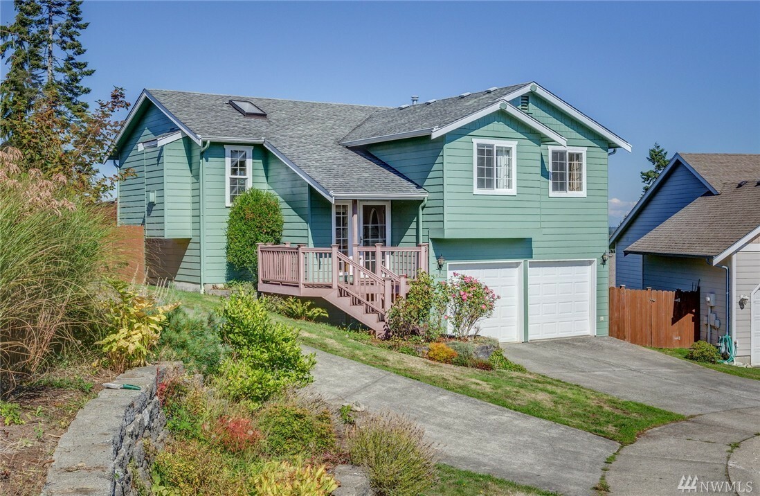 Property Photo:  1127 Newton St  WA 98229 