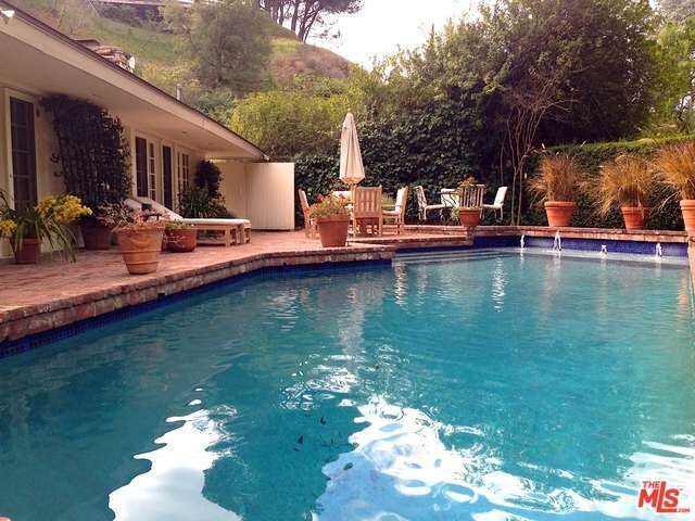 Property Photo:  9450 Hidden Valley Pl  CA 90210 