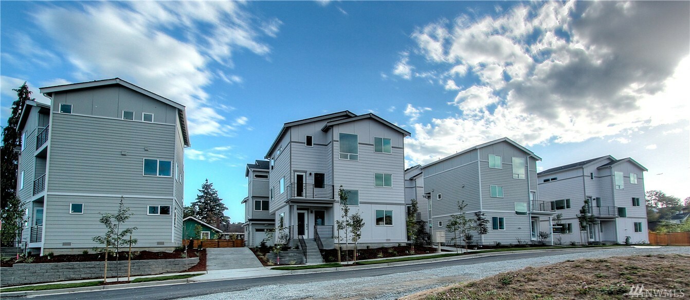 7707  Renton Avenue S  Seattle WA 98118 photo