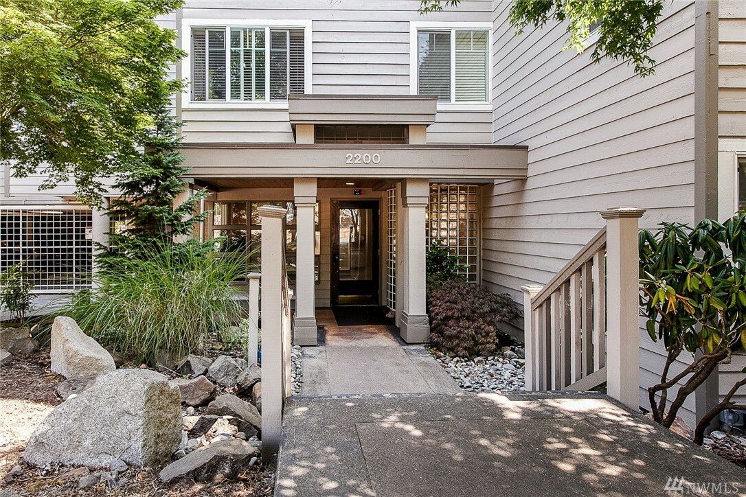 Property Photo:  2200 Thorndyke Ave W 407  WA 98199 