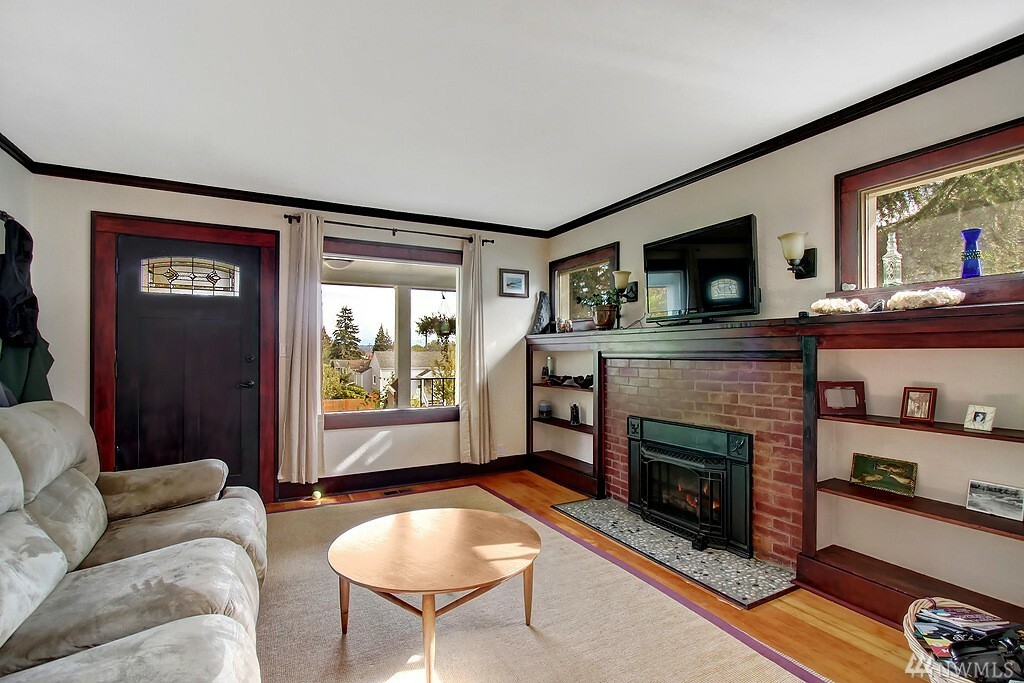 Property Photo:  1114 Wetmore Ave  WA 98201 