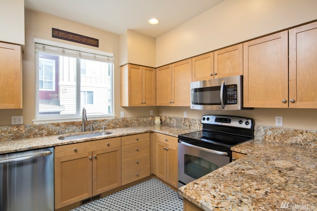 Property Photo: 9064 161st Ct NE 2602 WA 98052