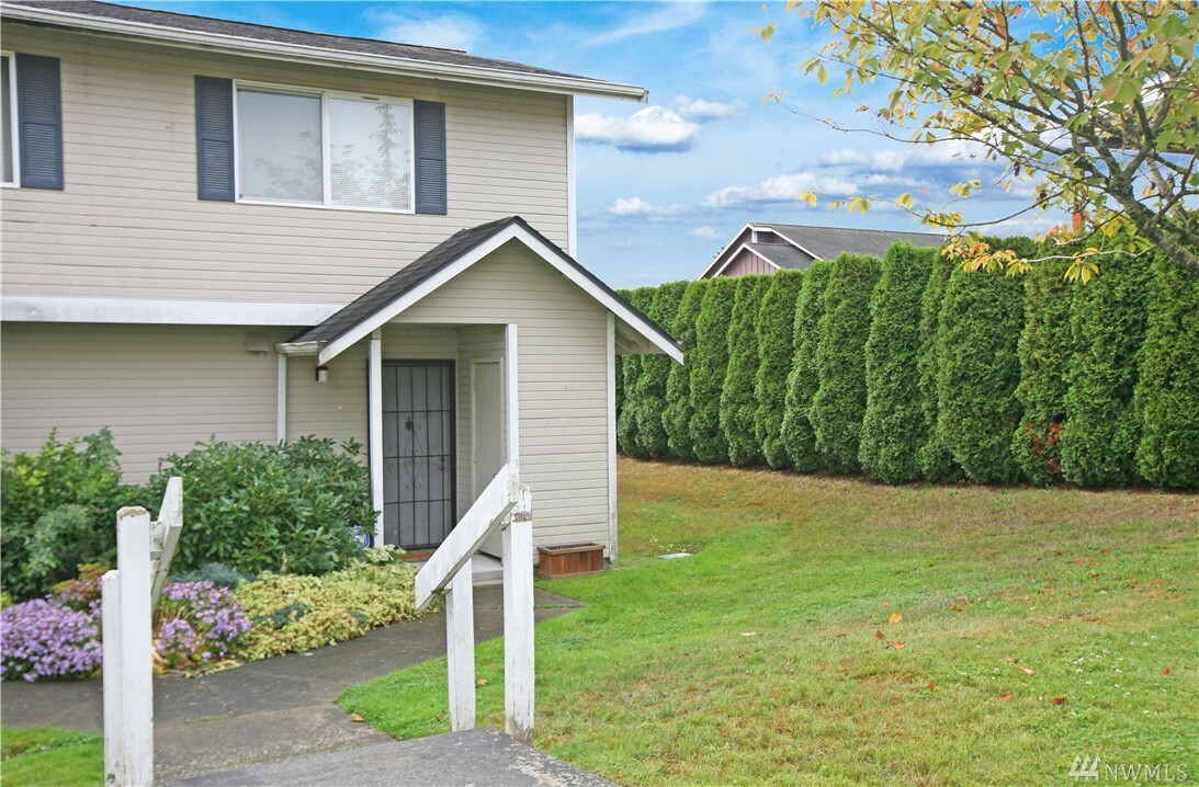 Property Photo:  123 Myreboe St NE 18-H  WA 98370 