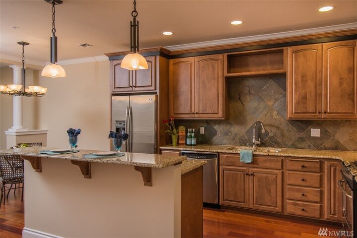 Property Photo:  505 Broadway 604  WA 98402