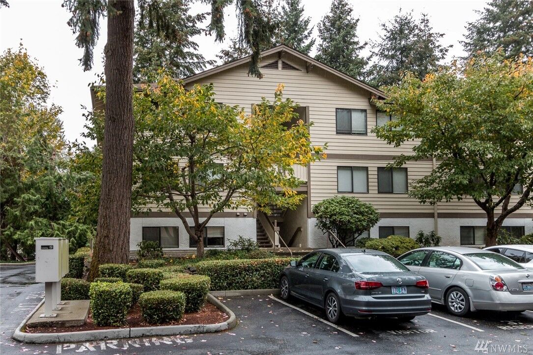 Property Photo:  220 NE Dogwood St B101  WA 98027 