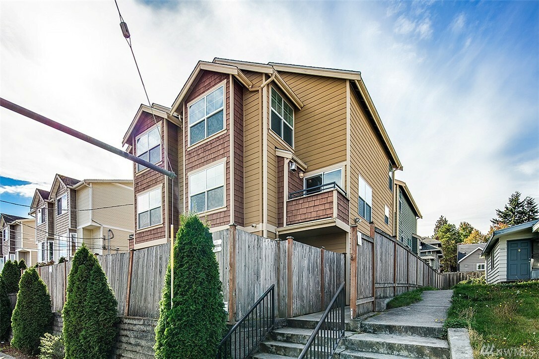 Property Photo:  9217 Ashworth Ave N B  WA 98103 