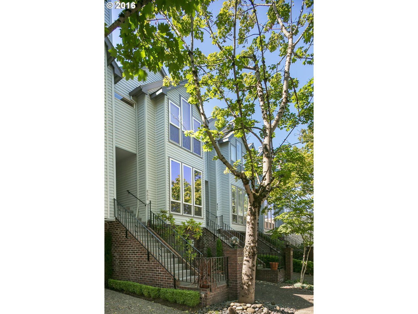 Property Photo:  833 NW 25th Ave  OR 97210 