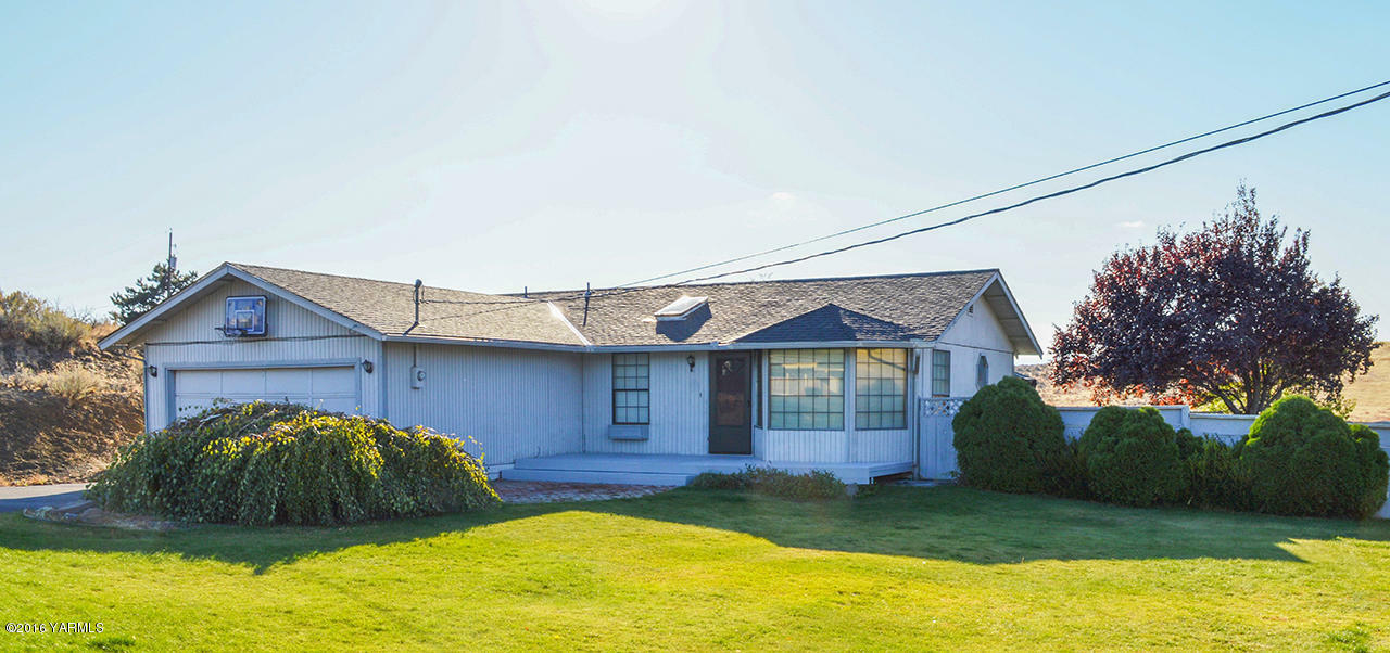 Property Photo:  416 Viewmont Dr  WA 98908 