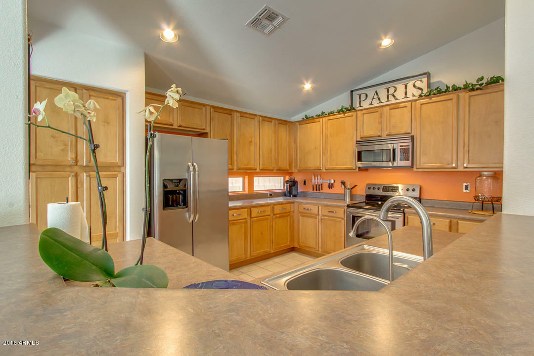 Property Photo:  803 W Canary Way  AZ 85286 