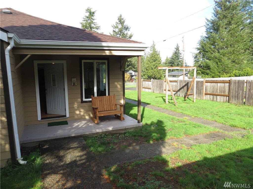 Property Photo:  502 Grandview Ave  WA 98584 