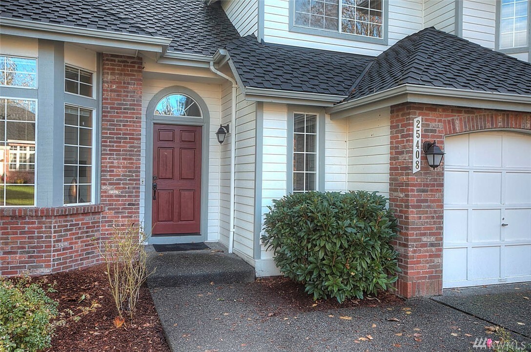 Property Photo: 25408 SE 42nd Place WA 98029