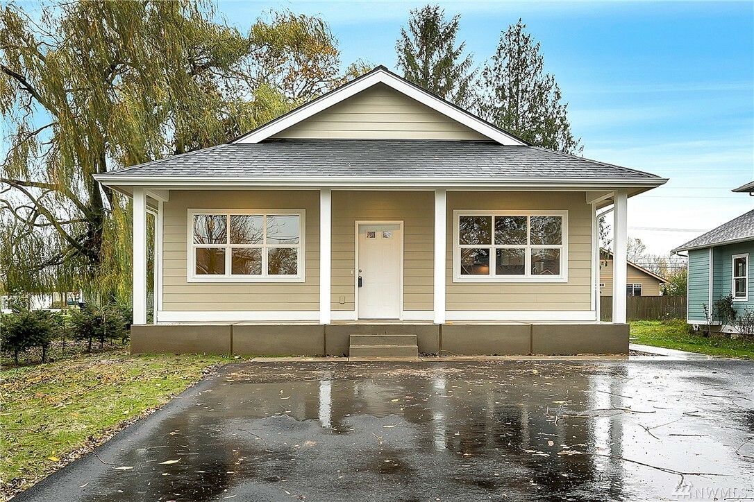 Property Photo:  235 Morton St  WA 98295 