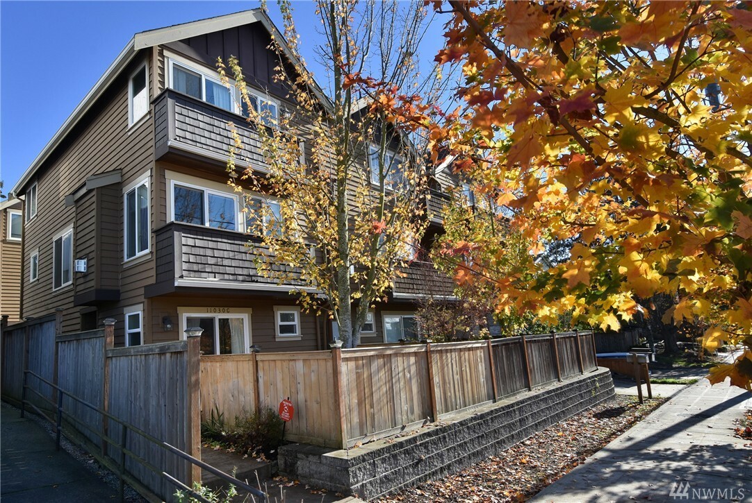 Property Photo: 11030 Greenwood Ave N C WA 98133