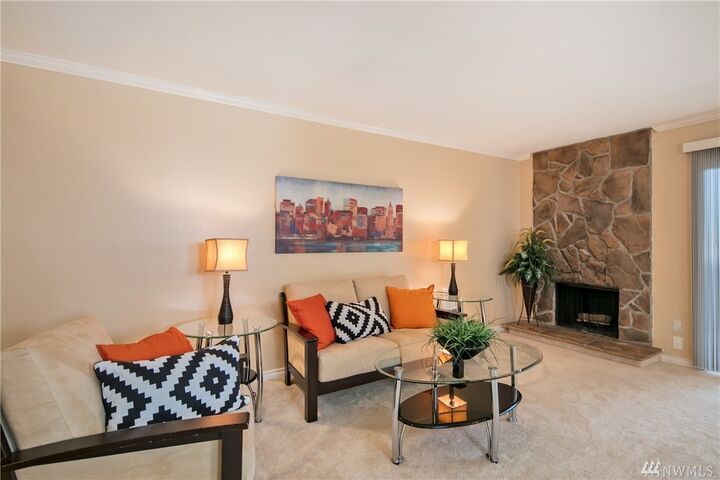 Property Photo:  12423 NE 131st Ct E305  WA 98034 