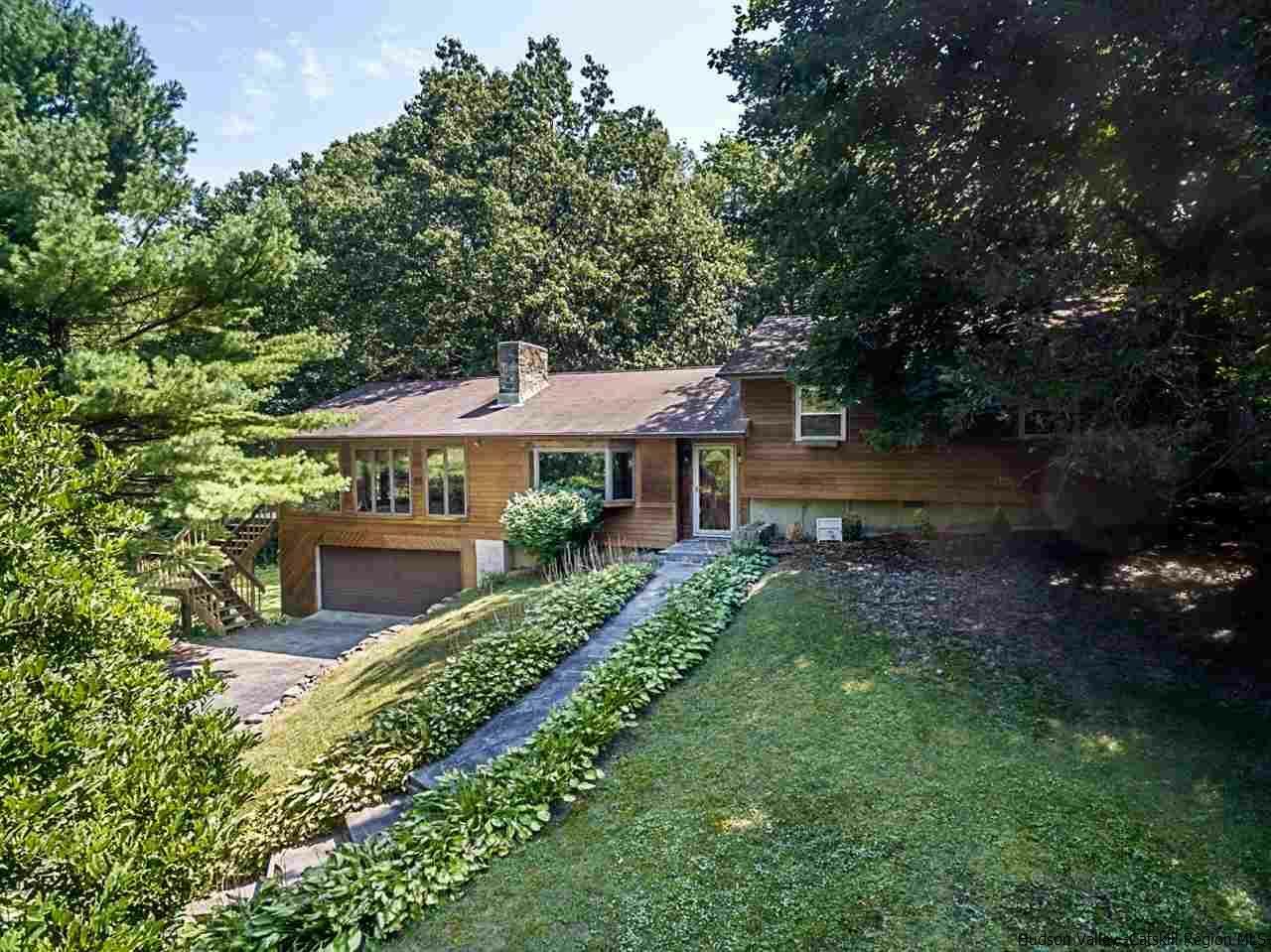 Property Photo:  18 Edgewood  NY 12561 