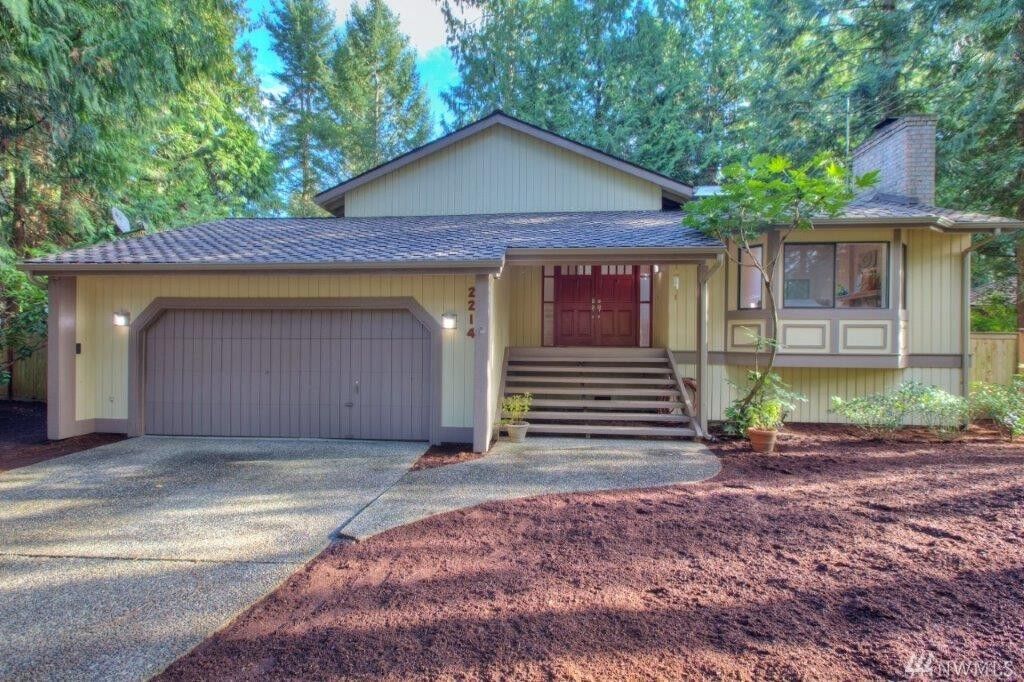 Property Photo:  2214 Sahalee Dr E  WA 98074 