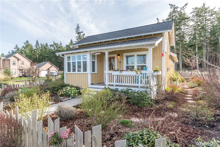 Property Photo: 502 A NW Krueger St A WA 98239