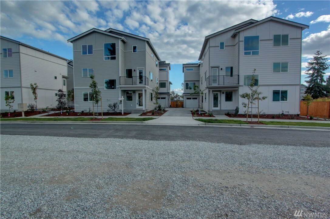 7701  Renton Avenue S  Seattle WA 98118 photo