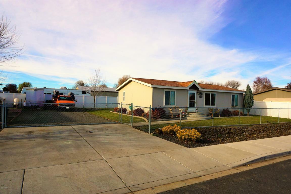 Property Photo: 2606 S 72nd Ave WA 98903