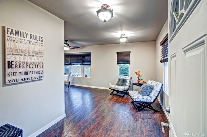 Property Photo:  1625 Virginia Ave  WA 98201 