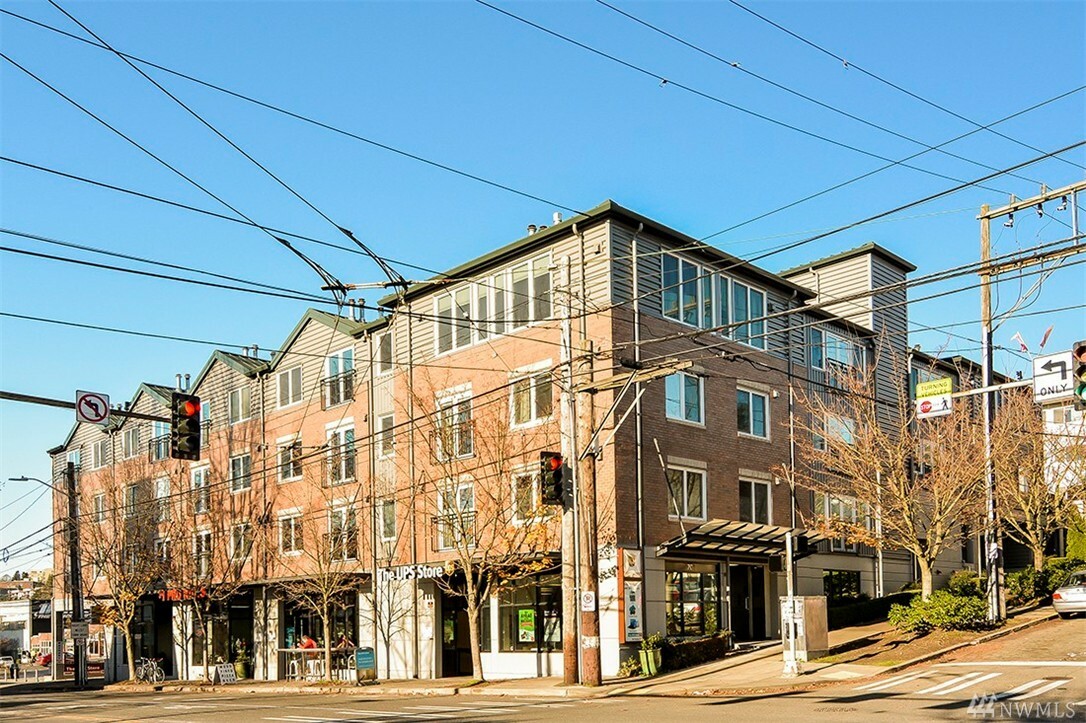Property Photo: 701 1st Ave N 304 WA 98109