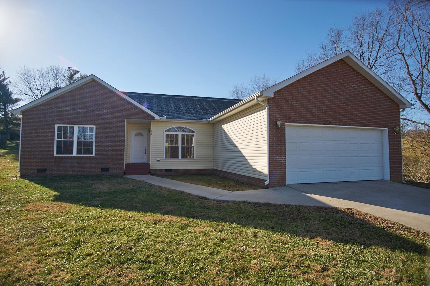 Property Photo: 897 East Main Street KY 40422