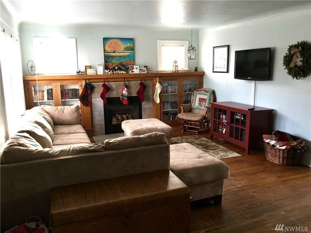 Property Photo:  1010 S Adams St  WA 98405 