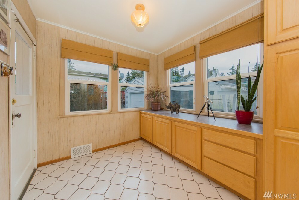 Property Photo:  411 SW 102nd St  WA 98146 