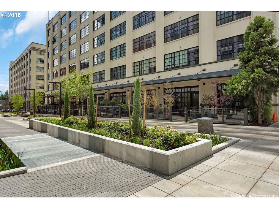 Property Photo:  1400 NW Irving St 618  OR 97209 