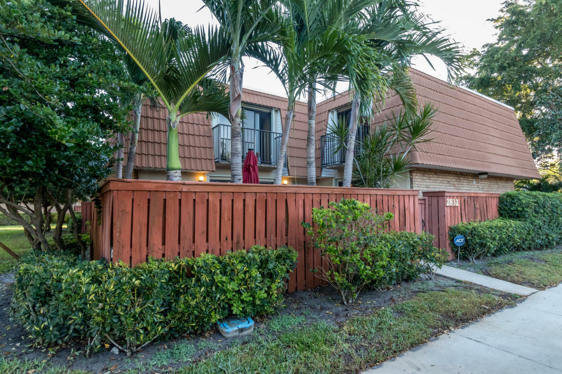 Property Photo:  2832 S Waterford Drive  FL 33442 