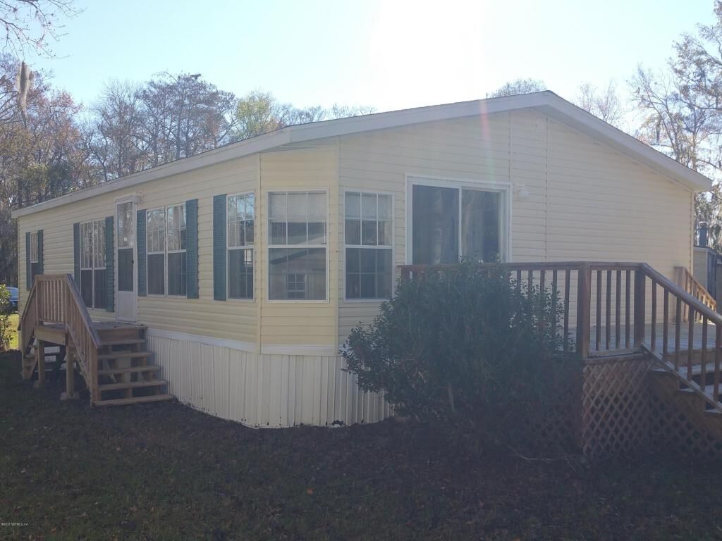 Property Photo: 144 Edgewater Road FL 32189