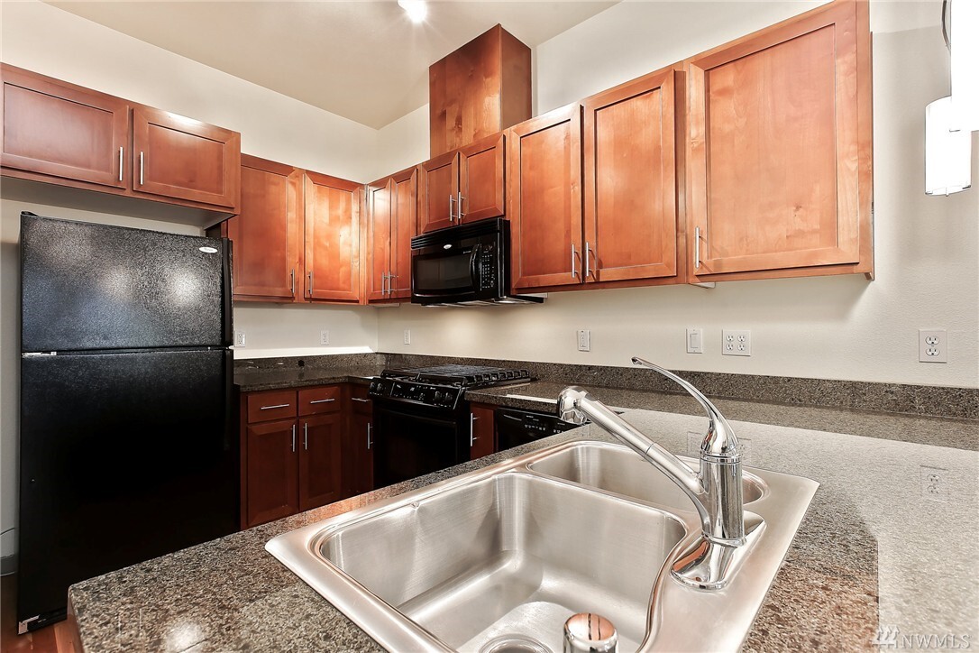 Property Photo: 375 Kirkland Avenue 113 WA 98033
