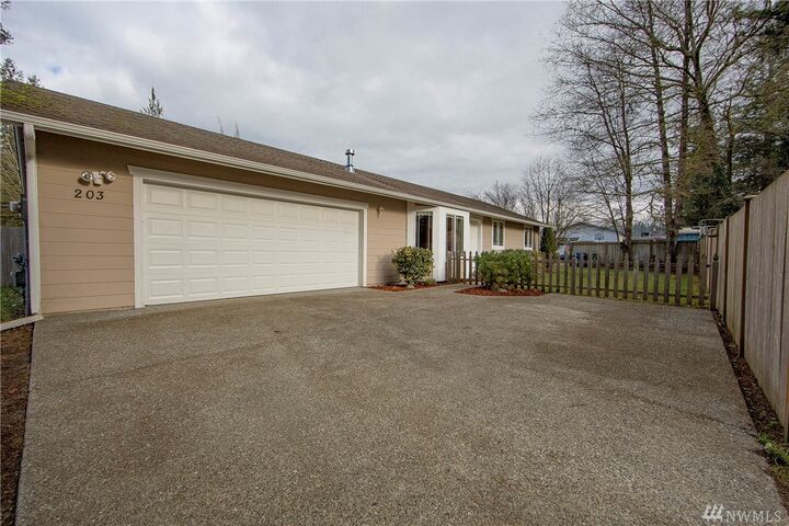 Property Photo:  203 Date Avenue  WA 98294 