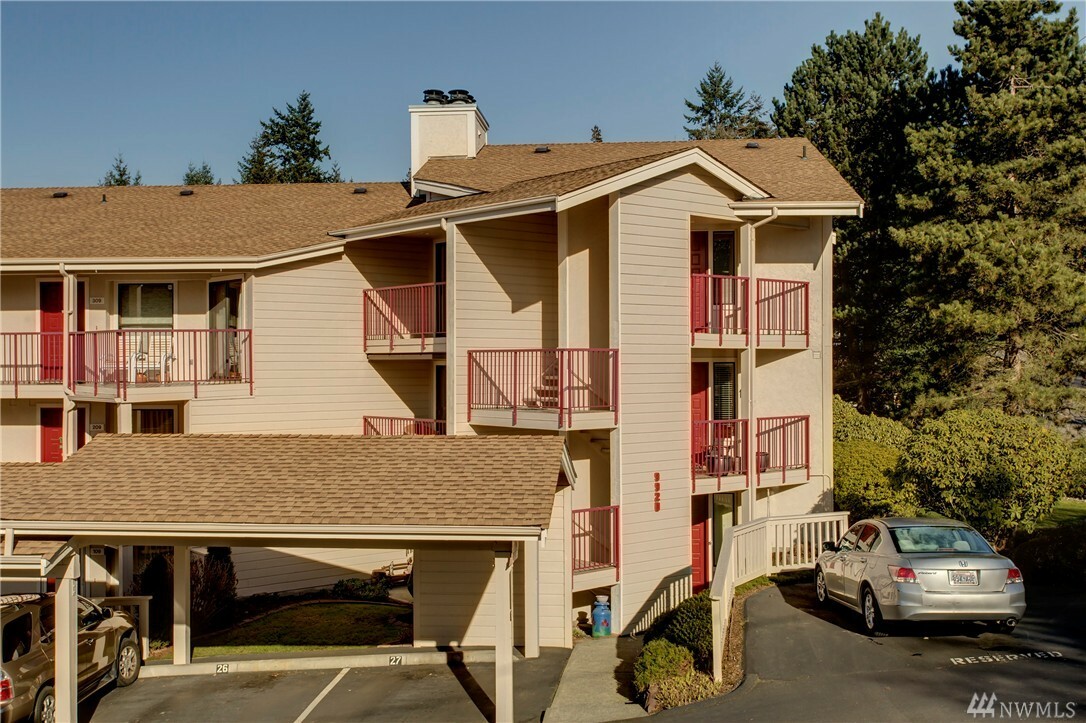 Property Photo:  9920 NE 119th St #310  WA 98034 