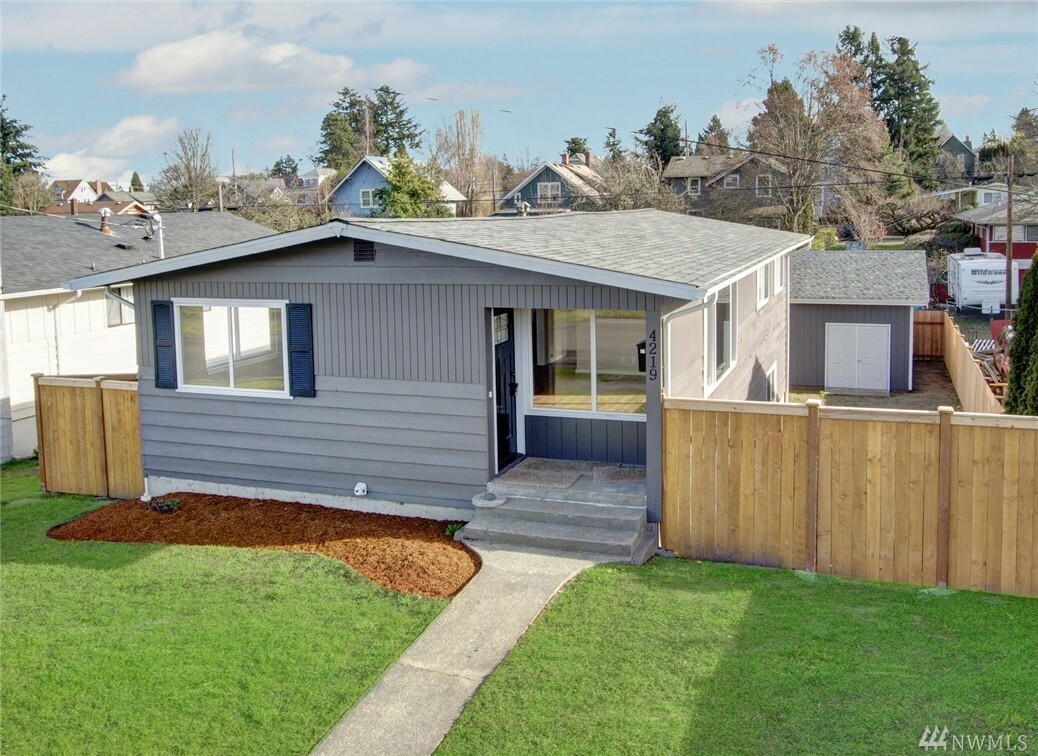 Property Photo: 4219 N Ferdinand St WA 98407