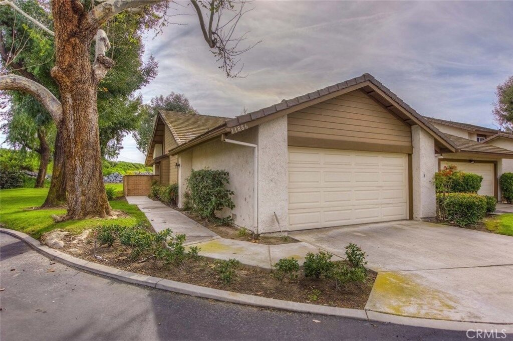 Property Photo: 11886 Mansa Court CA 92708